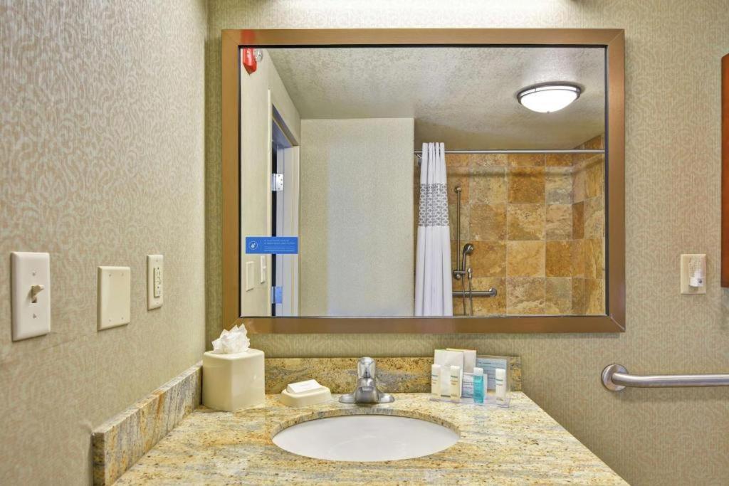 Hampton Inn And Suites New Hartford/Utica Екстер'єр фото